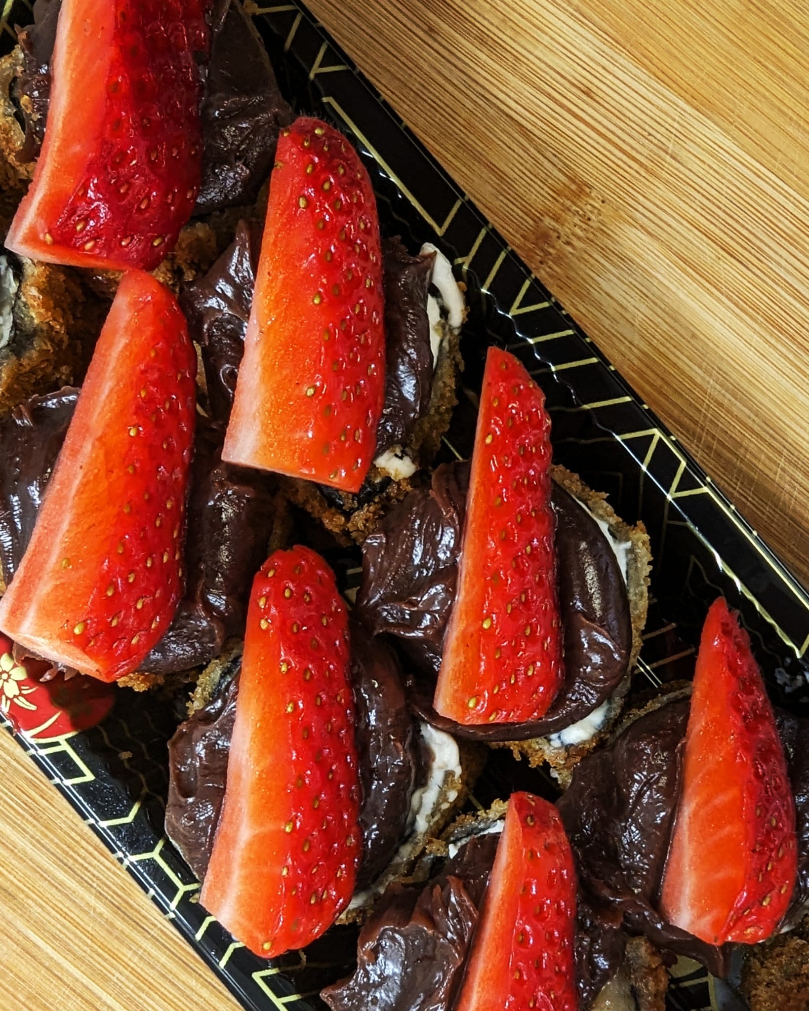 Hot Roll Banana and Brigadeiro / Strawberry